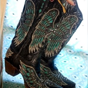Black and teal pointed toe boots